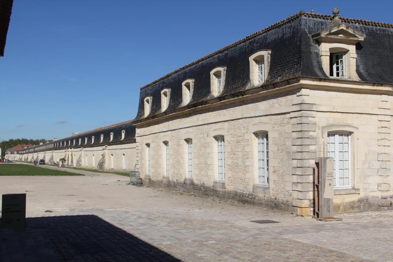 Les Demoiselles De Rochefort Villa Bagian luar foto