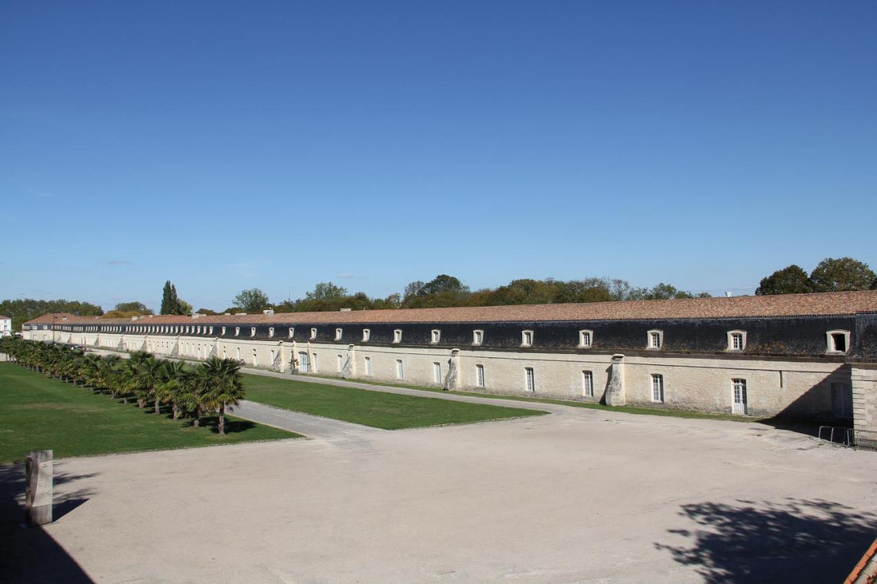 Les Demoiselles De Rochefort Villa Bagian luar foto