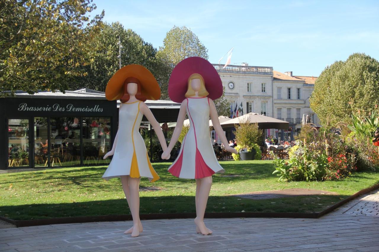 Les Demoiselles De Rochefort Villa Bagian luar foto